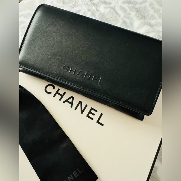 LIKE NEW🖤 CHANEL QUILTED LEATHER BLACK SUNGLASSES CASE - Picture 4 of 11